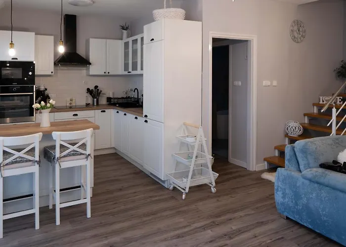 Tuender-lak * Balatonmáriafürdő