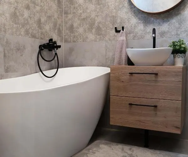 Tuender-lak * Balatonmáriafürdő